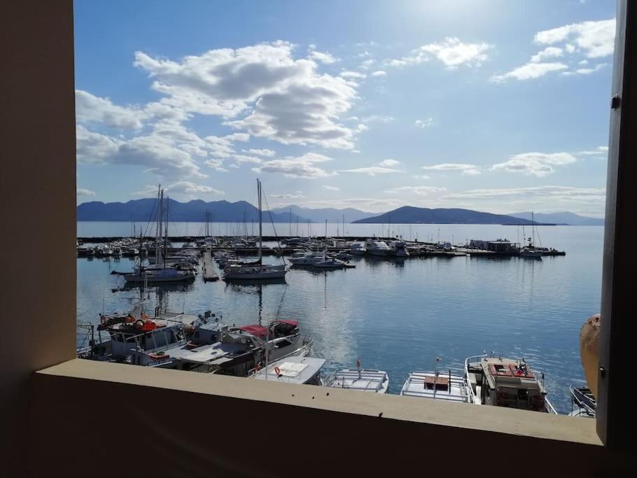 Aegina Port Apt 2-Διαμέρισμα Στο Λιμάνι Της Αίγινας 2 外观 照片