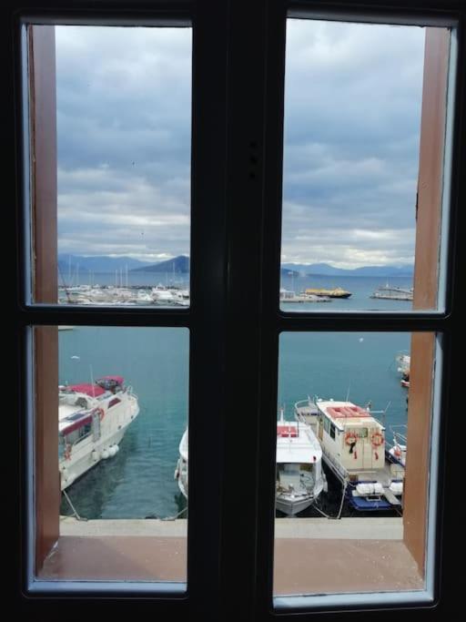 Aegina Port Apt 2-Διαμέρισμα Στο Λιμάνι Της Αίγινας 2 外观 照片